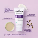 Curlsmith Multi-Tasking Conditioner tubus krémtextúrával, tökmagokkal és a termék tulajdonságait jelölő feliratokkal.