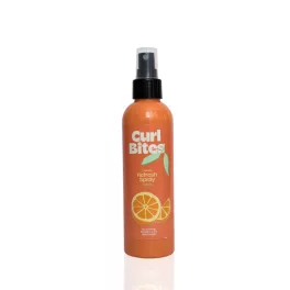 arancssárga Curl Bites Refresh Spray szórófejes flakon narancsszelet grafikával, fekete adagolófejjel.