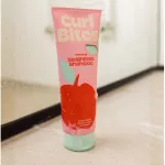 Curl Bites Refreshing Weightless Shampoo sampon rózsaszín tubusban, piros alma mintával és kék kupakkal.