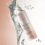 NAYEEL My First Soft Hair Mist spray flakonja frissítő vízsugárral és vízcseppekkel a gubancmentesítéshez.