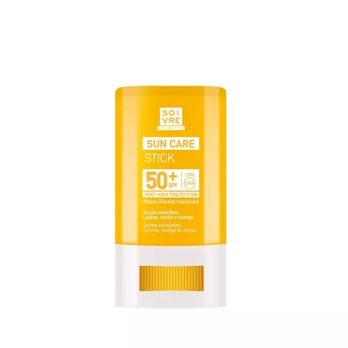 Sárga és fehér csomagolású Soivre Sun Care Stick SPF 50+ fényvédő stift fehér háttér előtt.