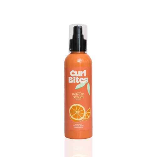 Curl Bites 2 Minute Refresh Serum narancssárga flakonban, pumpás adagolóval és narancs grafikával a címkén.