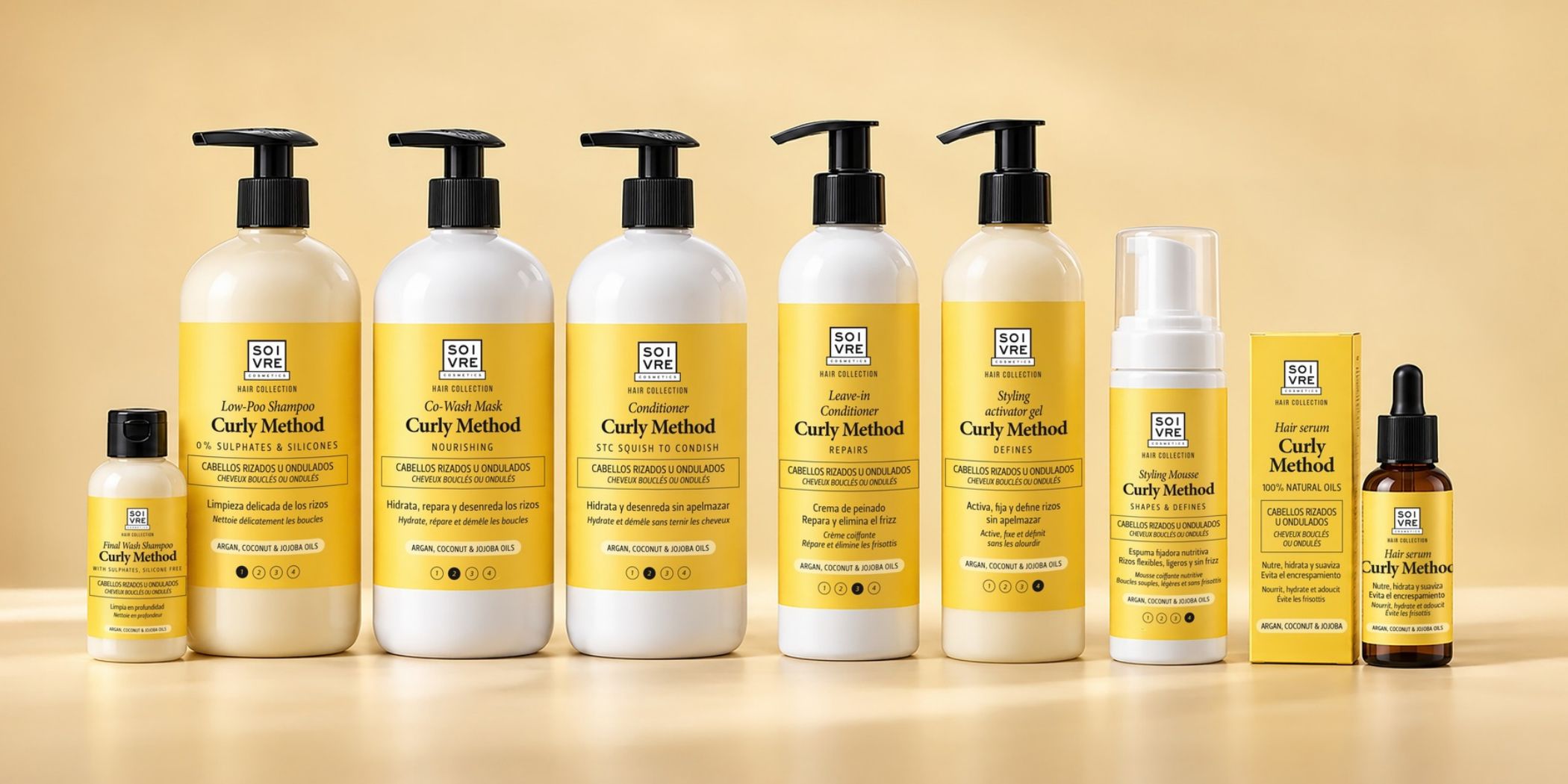 A Soivre Curly Method termékcsalád termékei egymás mellett: samponok, kondicionálók, leave-in, zselé, hab és hajolaj